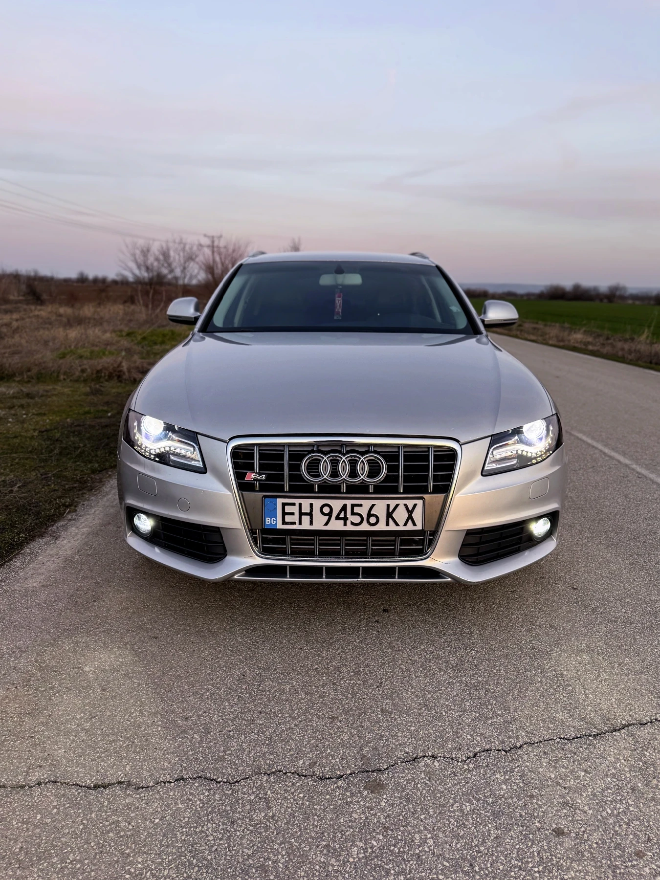 Audi A4 2.0TDI 143 РЪЧКА / LED / NAV / KOJA / CARPLAY, снимка 6 - Автомобили и джипове - 53835464