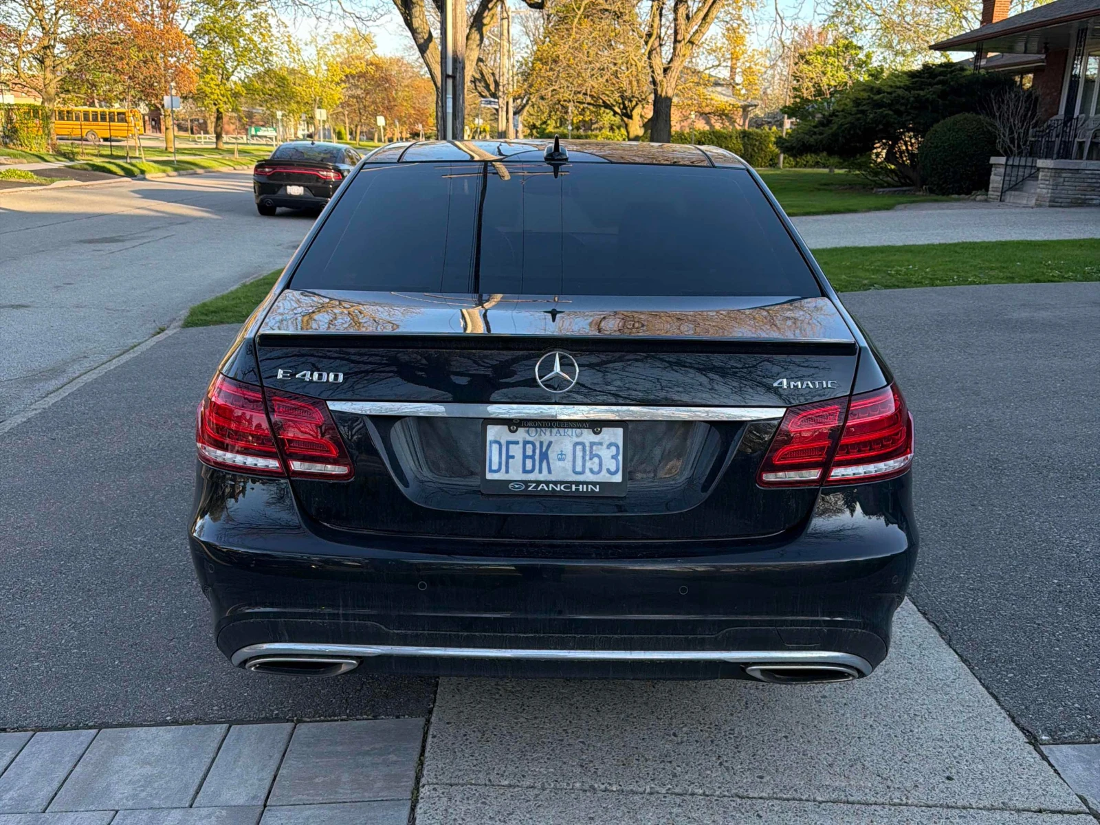 Mercedes-Benz E 400 4MATIC * * AMG * * CARFAX * * АВТО КРЕДИТ * * , снимка 5 - Автомобили и джипове - 54513051