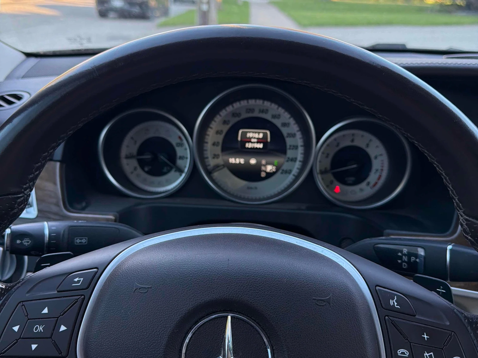 Mercedes-Benz E 400 4MATIC * * AMG * * CARFAX * * АВТО КРЕДИТ * * , снимка 7 - Автомобили и джипове - 54513051