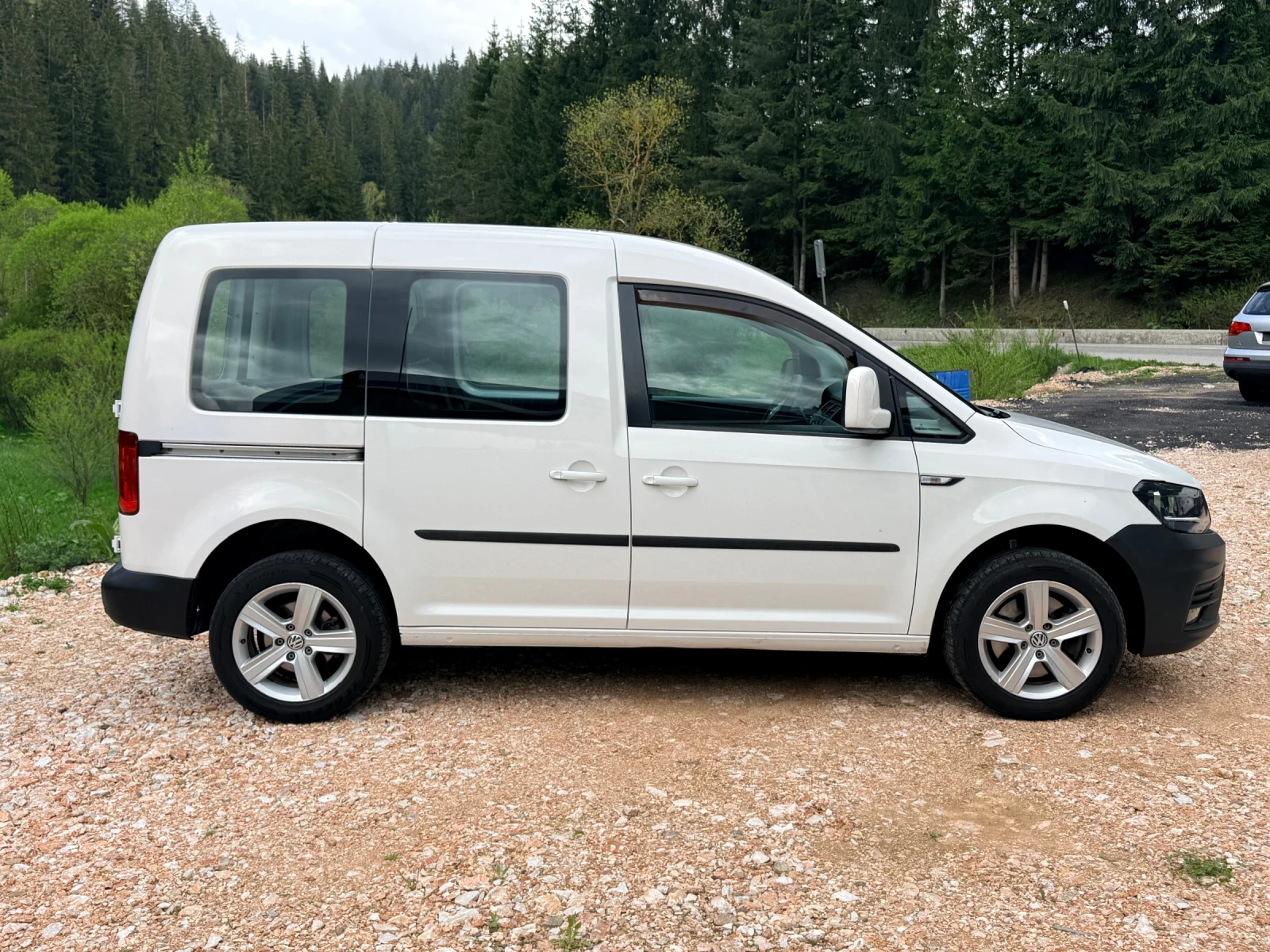 VW Caddy * 4x4* ДДС!!!* EURO6W* ПЪТНИЧЕСКО* КЛИМА* БЕЗ РЪЖД, снимка 2 - Автомобили и джипове - 54569055