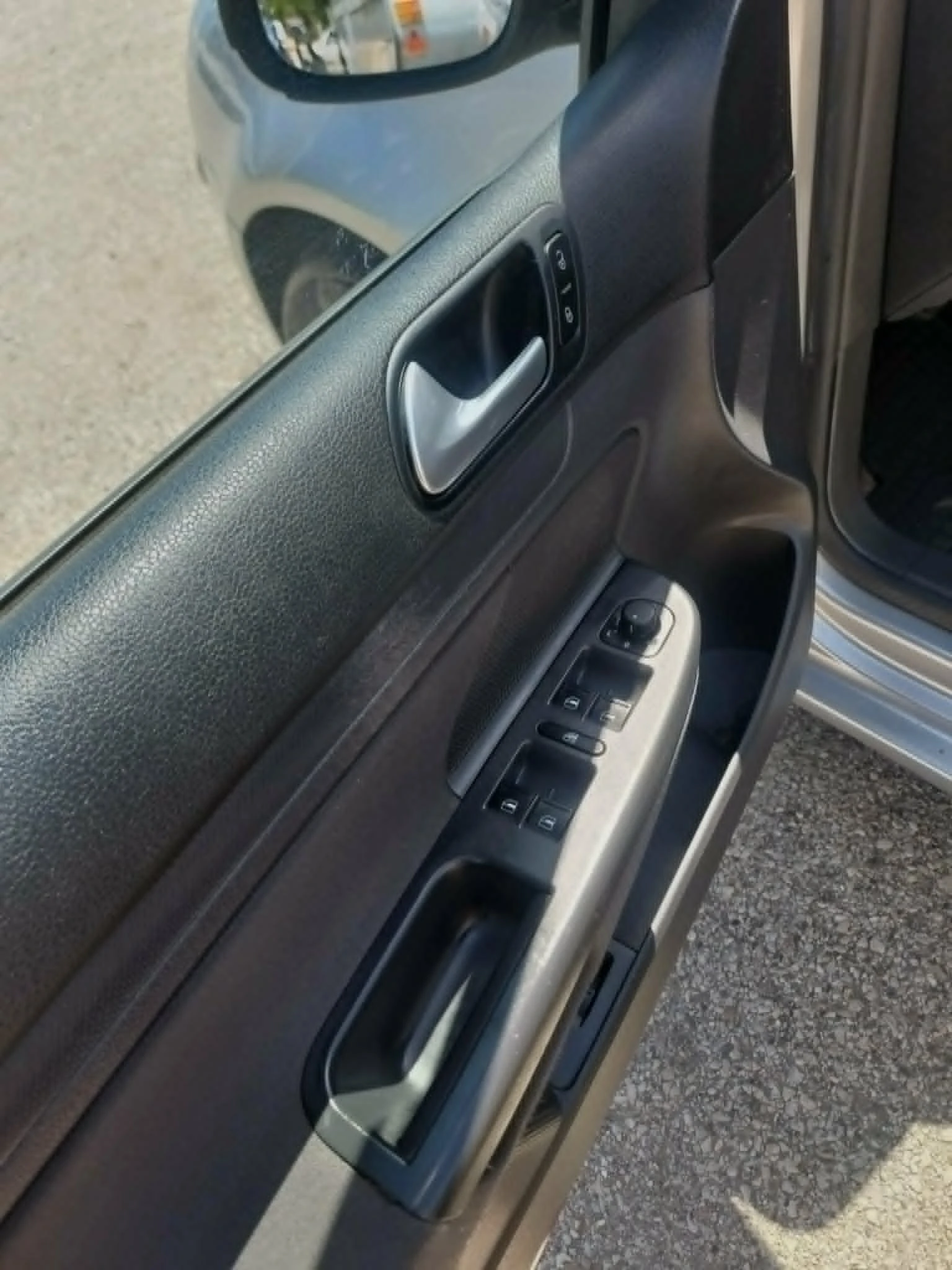 VW Golf 1.9 TDI 90 к.с., снимка 9 - Автомобили и джипове - 54967410