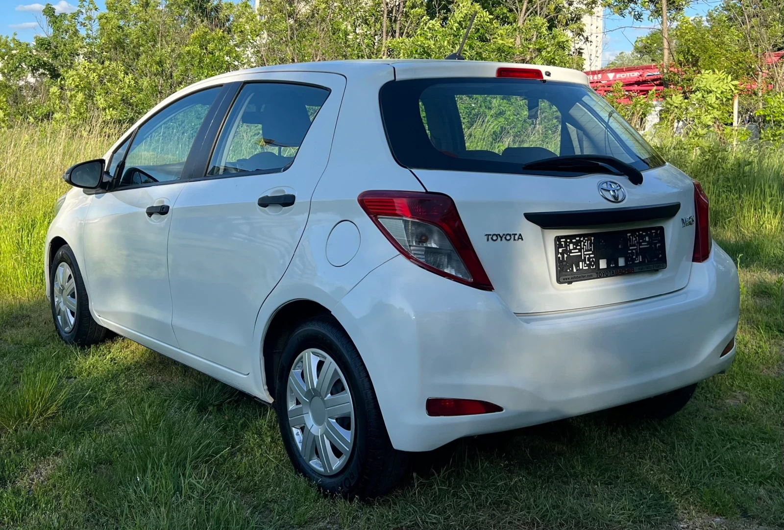 Toyota Yaris 1.0i Euro5//Klimatik, снимка 3 - Автомобили и джипове - 54746642