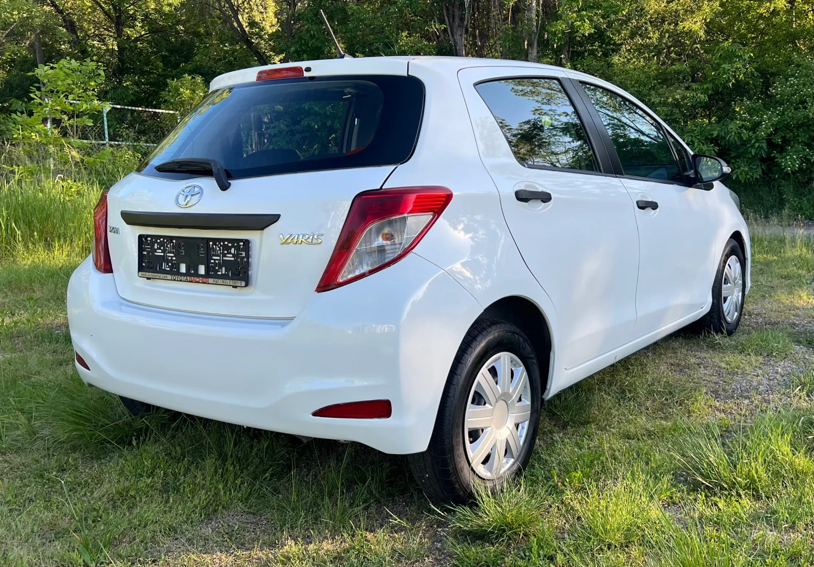 Toyota Yaris 1.0i Euro5//Klimatik, снимка 4 - Автомобили и джипове - 54746642
