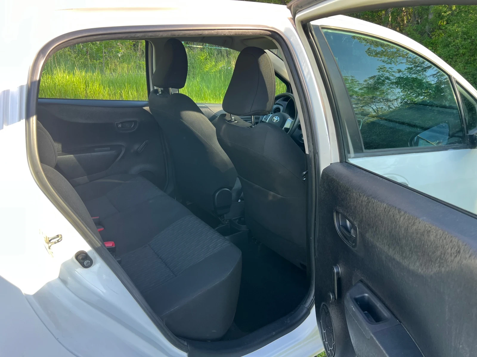 Toyota Yaris 1.0i Euro5//Klimatik, снимка 12 - Автомобили и джипове - 54746642