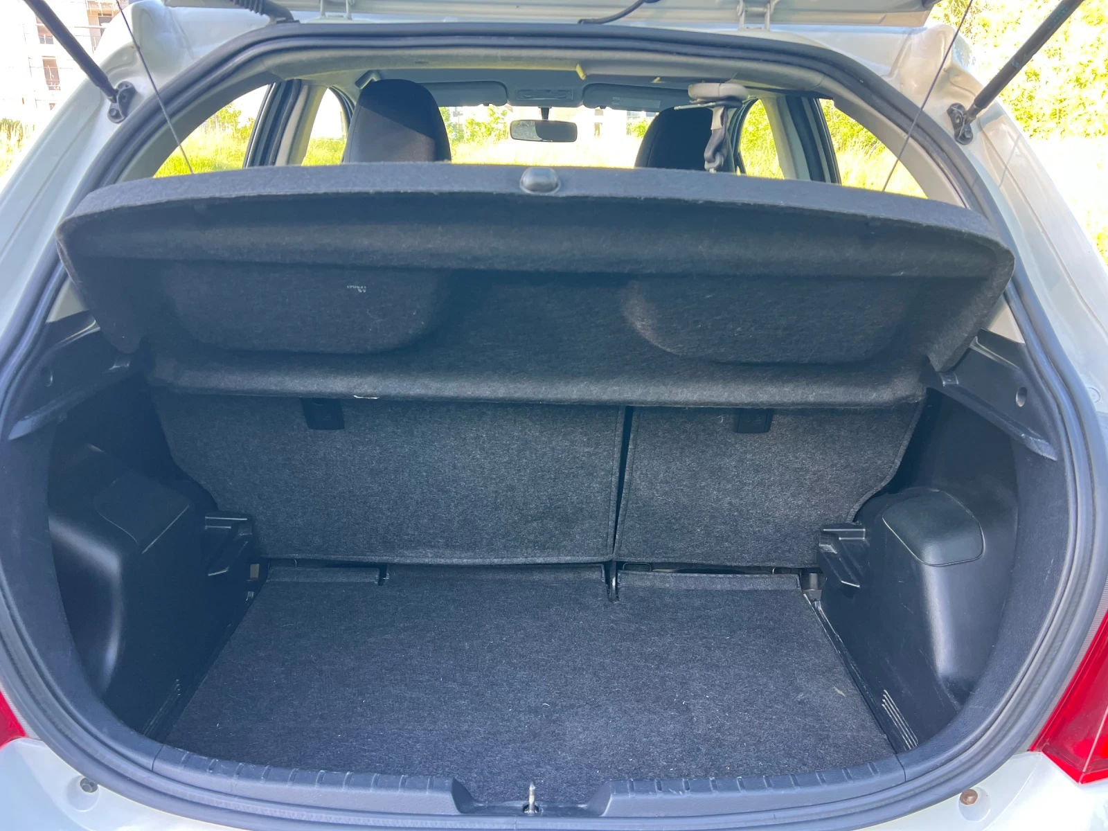 Toyota Yaris 1.0i Euro5//Klimatik, снимка 15 - Автомобили и джипове - 54746642