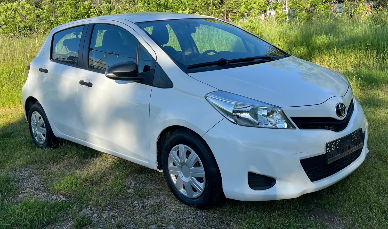 Toyota Yaris 1.0i Euro5//Klimatik, снимка 2 - Автомобили и джипове - 54746642