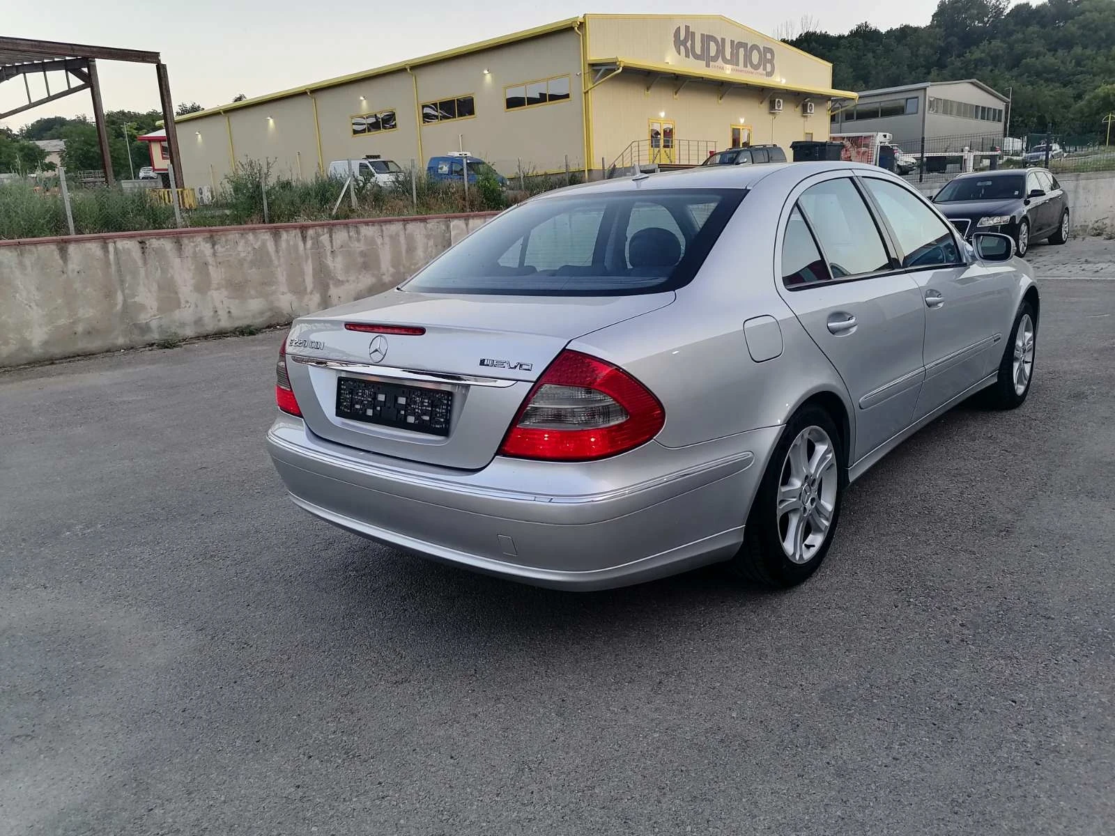 Mercedes-Benz E 220  EVO AVANGARDE, снимка 6 - Автомобили и джипове - 55094458