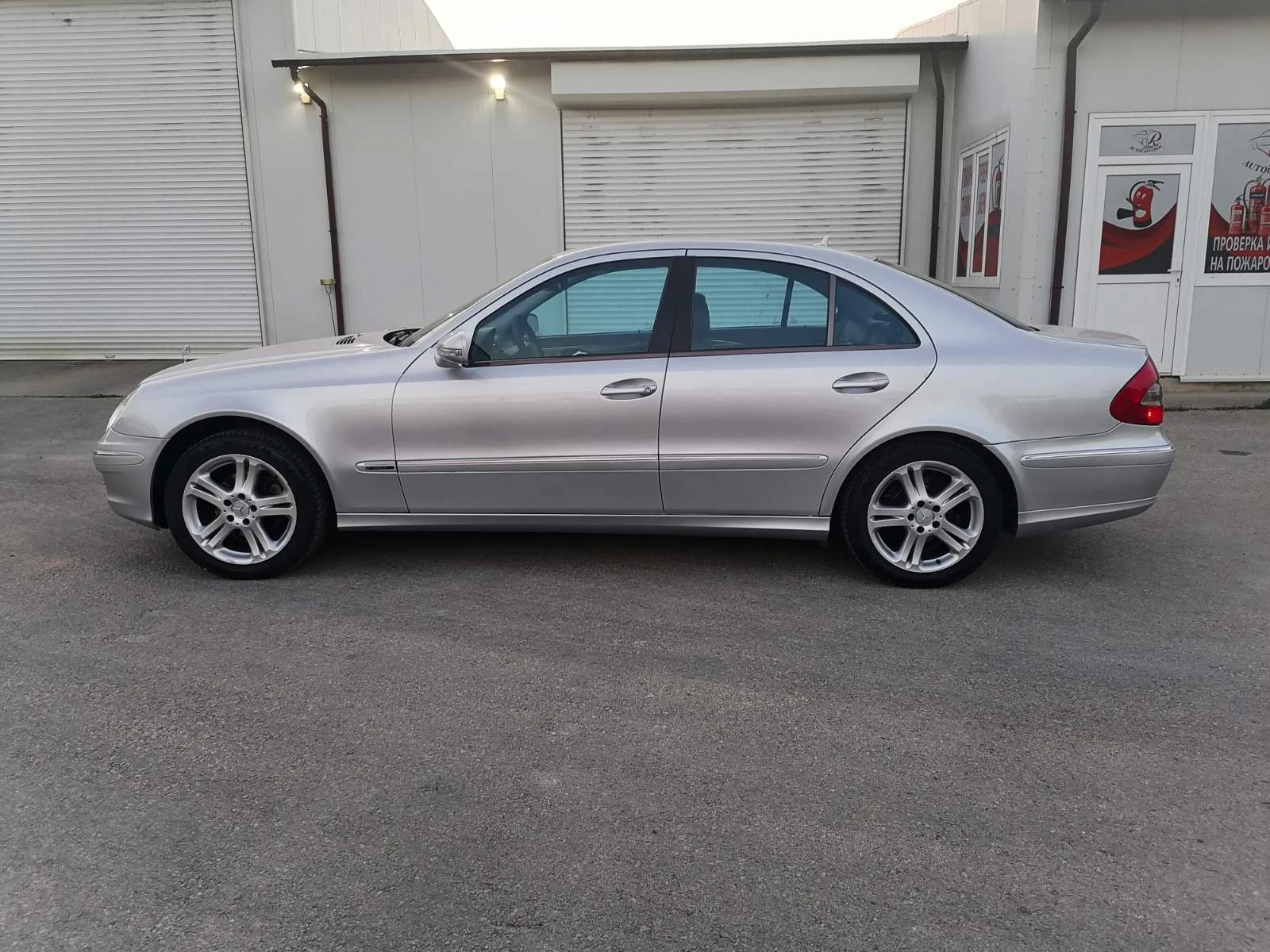 Mercedes-Benz E 220  EVO AVANGARDE, снимка 5 - Автомобили и джипове - 55094458