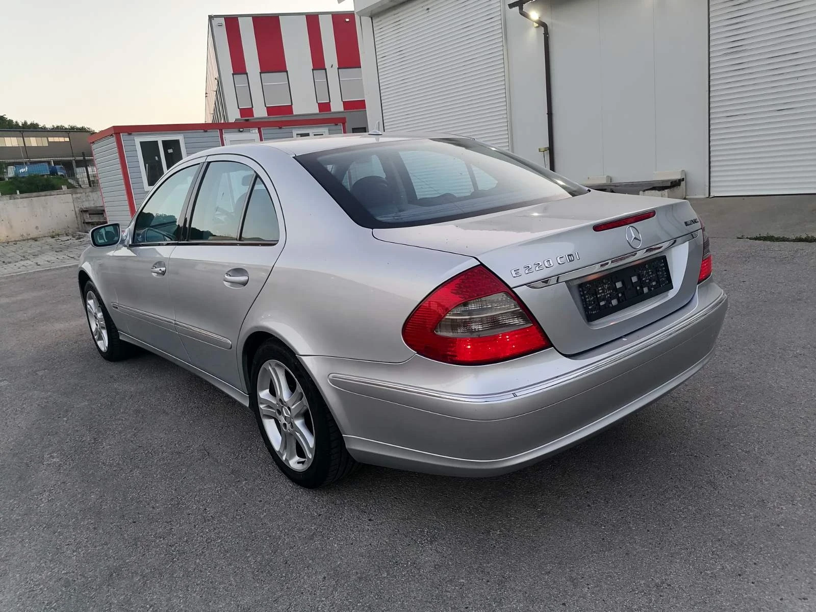 Mercedes-Benz E 220  EVO AVANGARDE, снимка 8 - Автомобили и джипове - 55094458