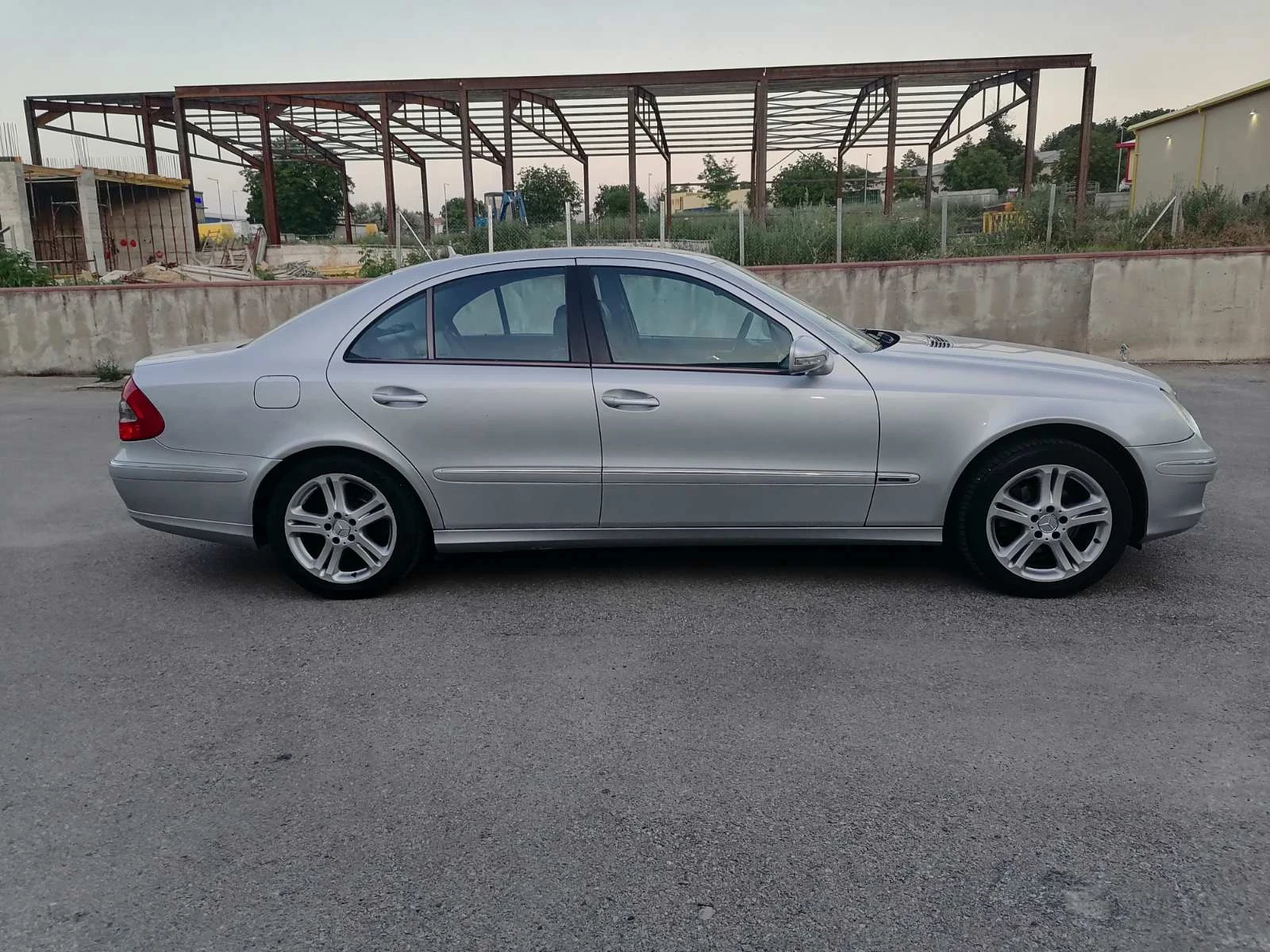 Mercedes-Benz E 220  EVO AVANGARDE, снимка 4 - Автомобили и джипове - 55094458