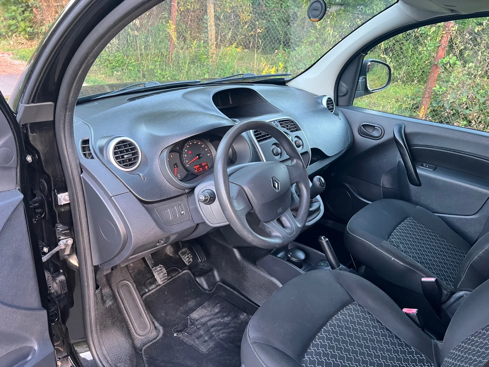 Renault Kangoo 1.5dci Климатик, снимка 7 - Автомобили и джипове - 55241672