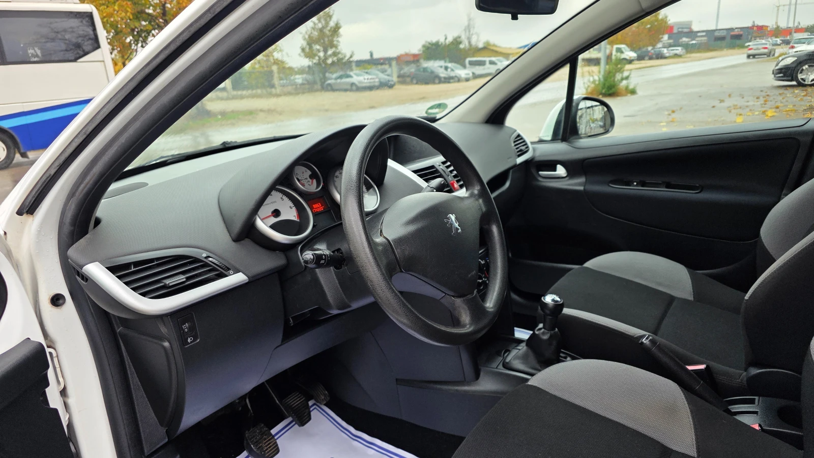 Peugeot 207 КАТО НОВА, снимка 6 - Автомобили и джипове - 56714427