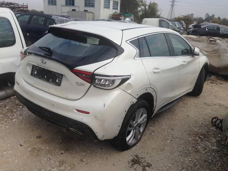 Infiniti Q30 1.6i - изображение 4