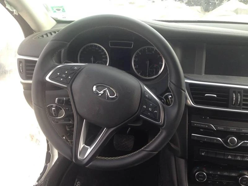 Infiniti Q30 1.6i - изображение 7