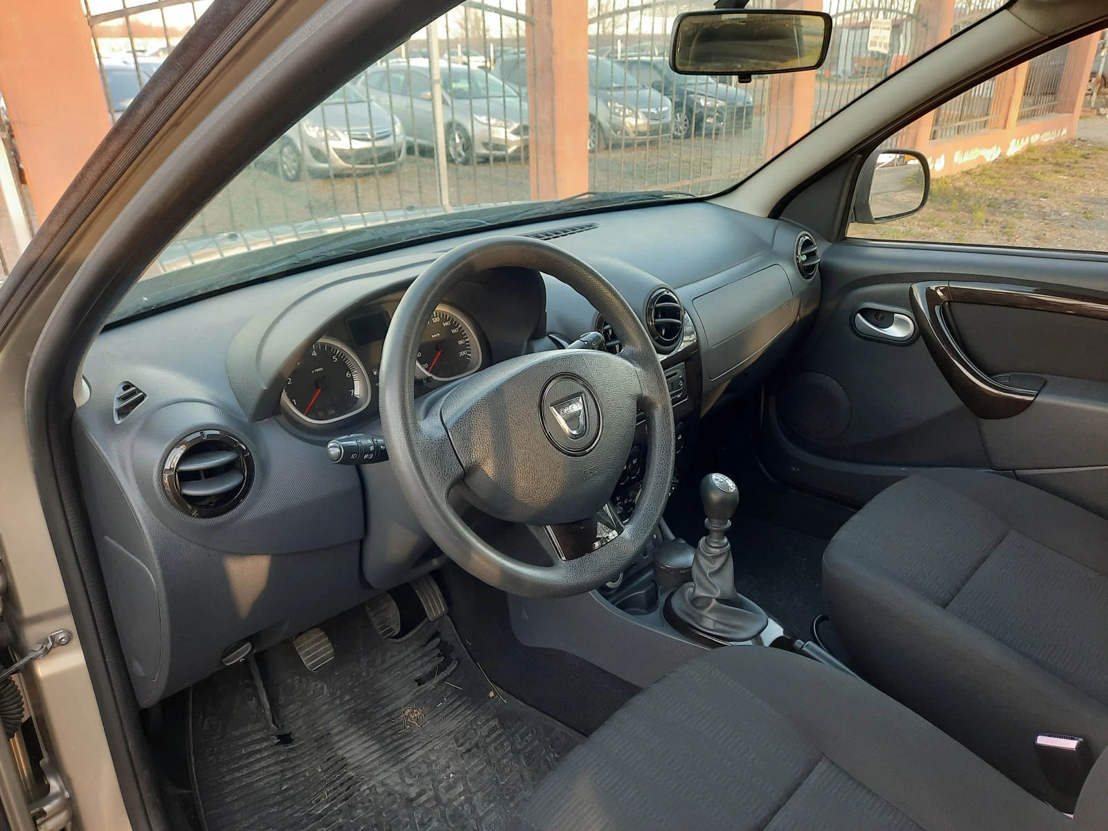 Dacia Duster 1.5 DCI 4х4 - изображение 8