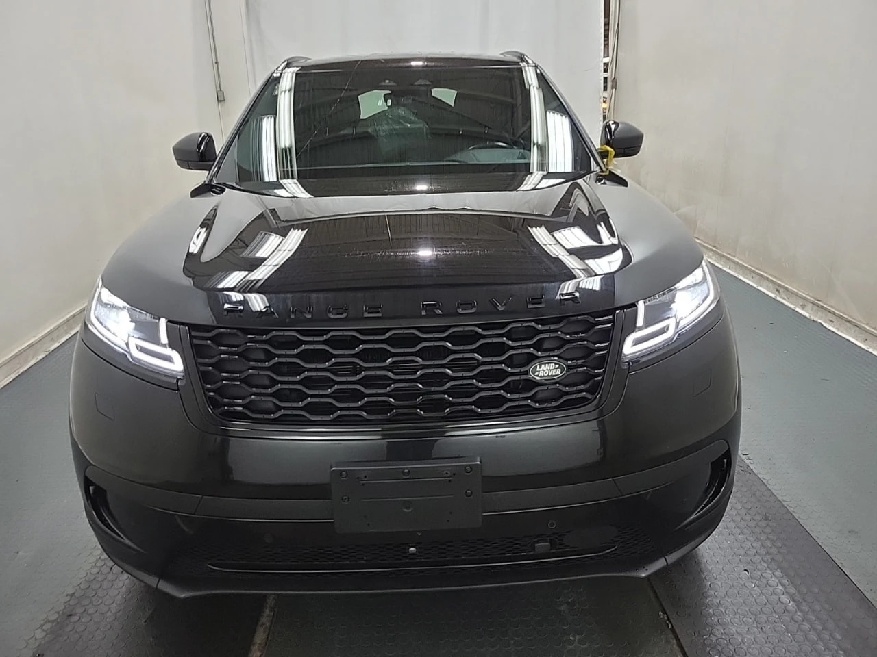 Land Rover Range Rover Velar * CARFAX * АВТО КРЕДИТ * ЦЕНА ДО БГ! - изображение 2