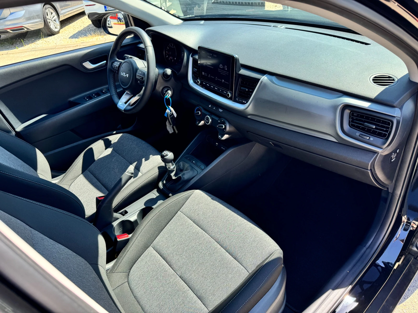 Kia Stonic 1.2i  84.  70.    | Mobile.bg   15