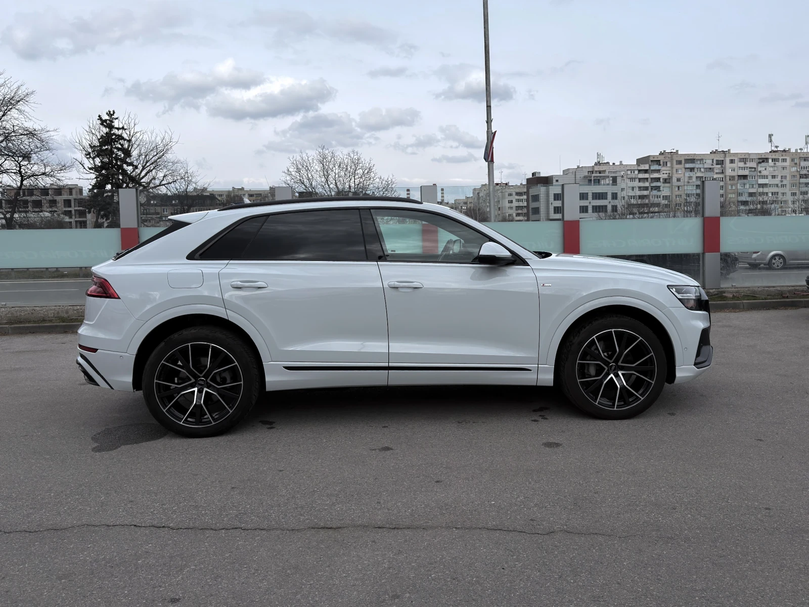 Audi Q8 55 TFSI S-line Black Optic /360/ 108хил км/ , снимка 4 - Автомобили и джипове - 53934454