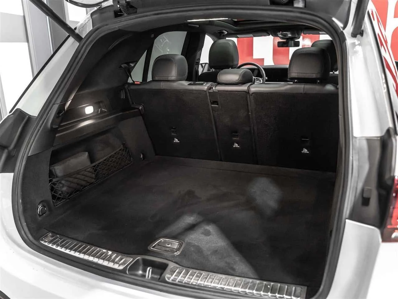 Mercedes-Benz GLE 350 AMG NIGHT PKG| PREMIUM PKG| 360CAM| BURMESTER, снимка 9 - Автомобили и джипове - 54092521