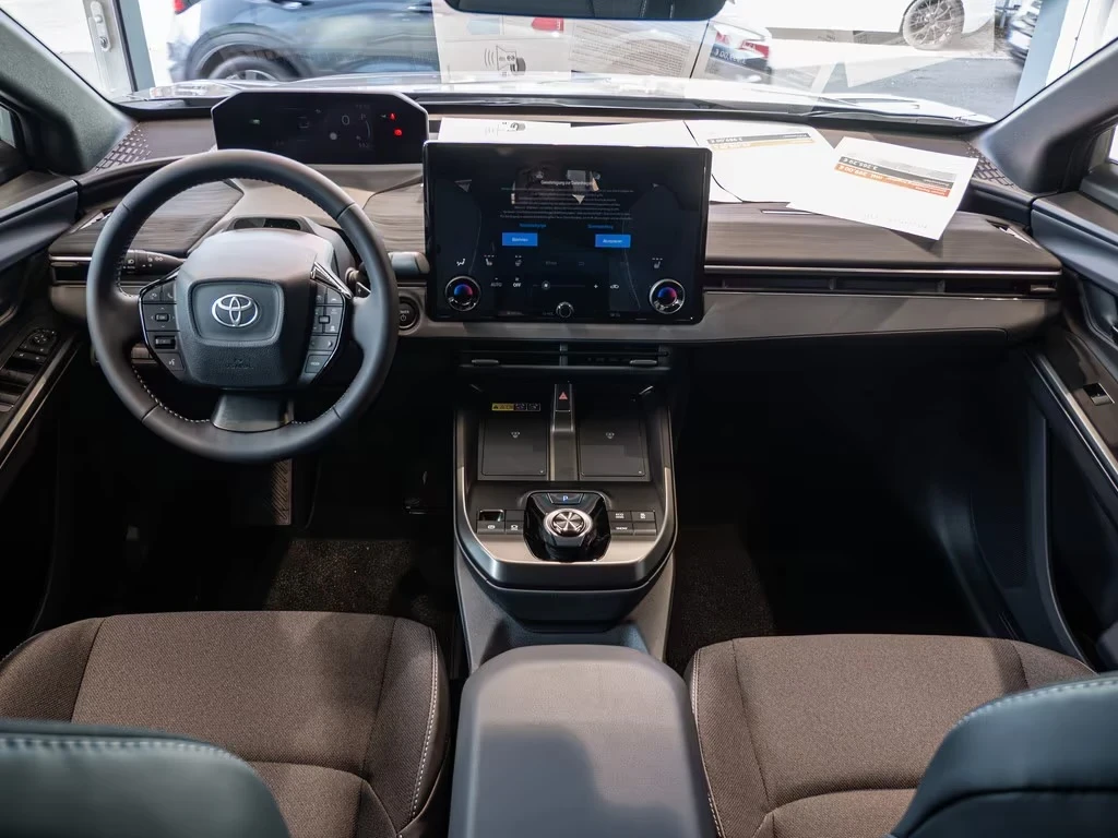 Toyota C-HR Team player Winter pack blind spot ACC, снимка 9 - Автомобили и джипове - 54934707