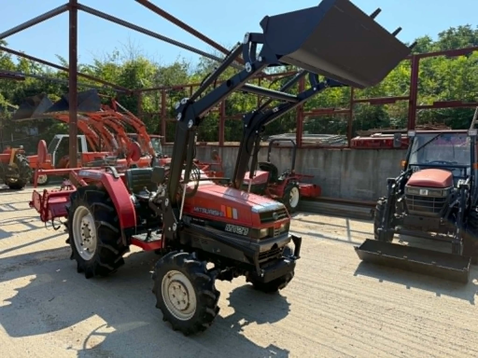 Трактор Mitsubishi MT27, снимка 2 - Селскостопанска техника - 56086613