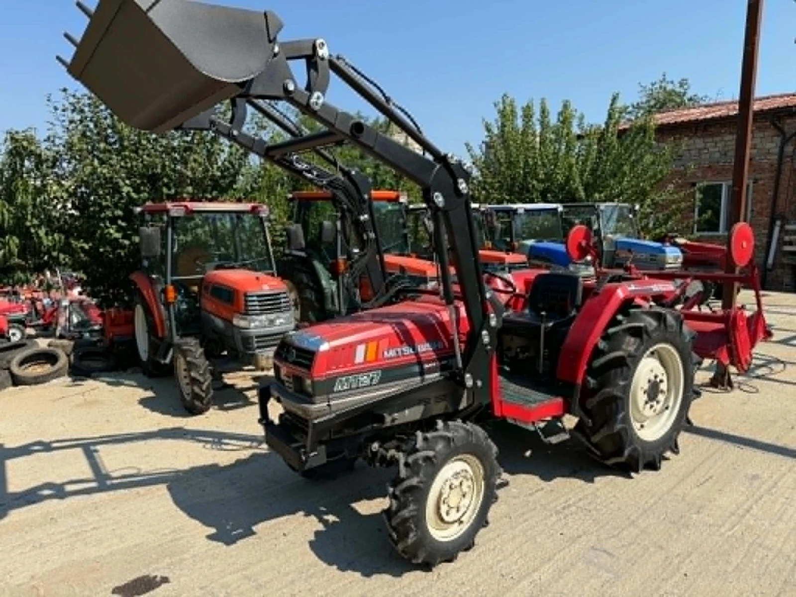 Трактор Mitsubishi MT27