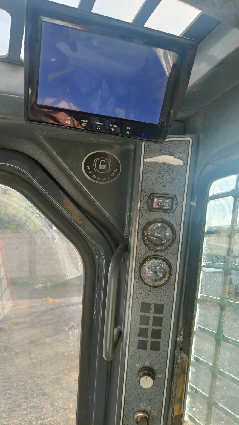 Мини челни товарачи GEHL 5240, снимка 8 - Индустриална техника - 52490267