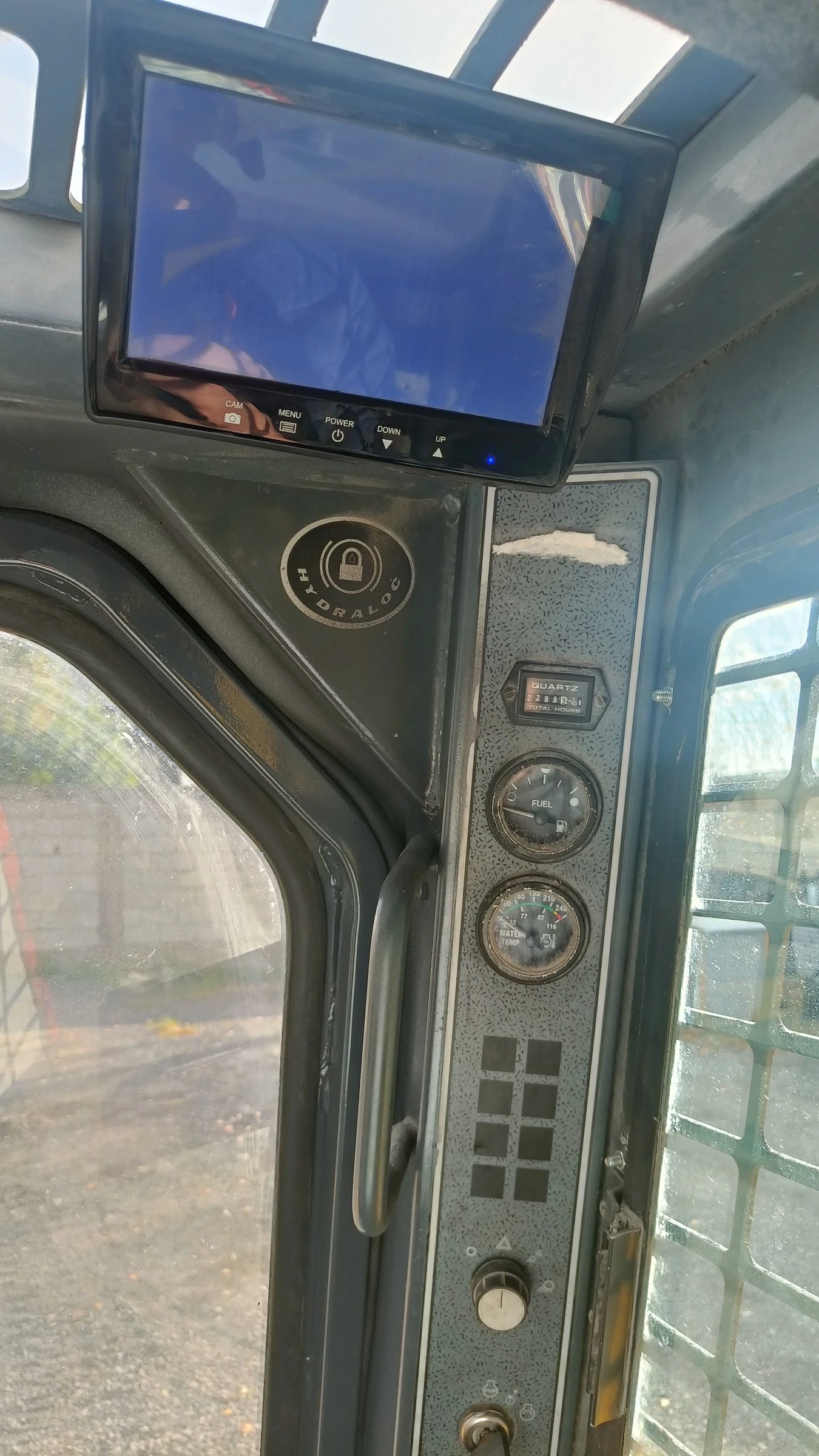 Мини челни товарачи GEHL 5240 - изображение 8