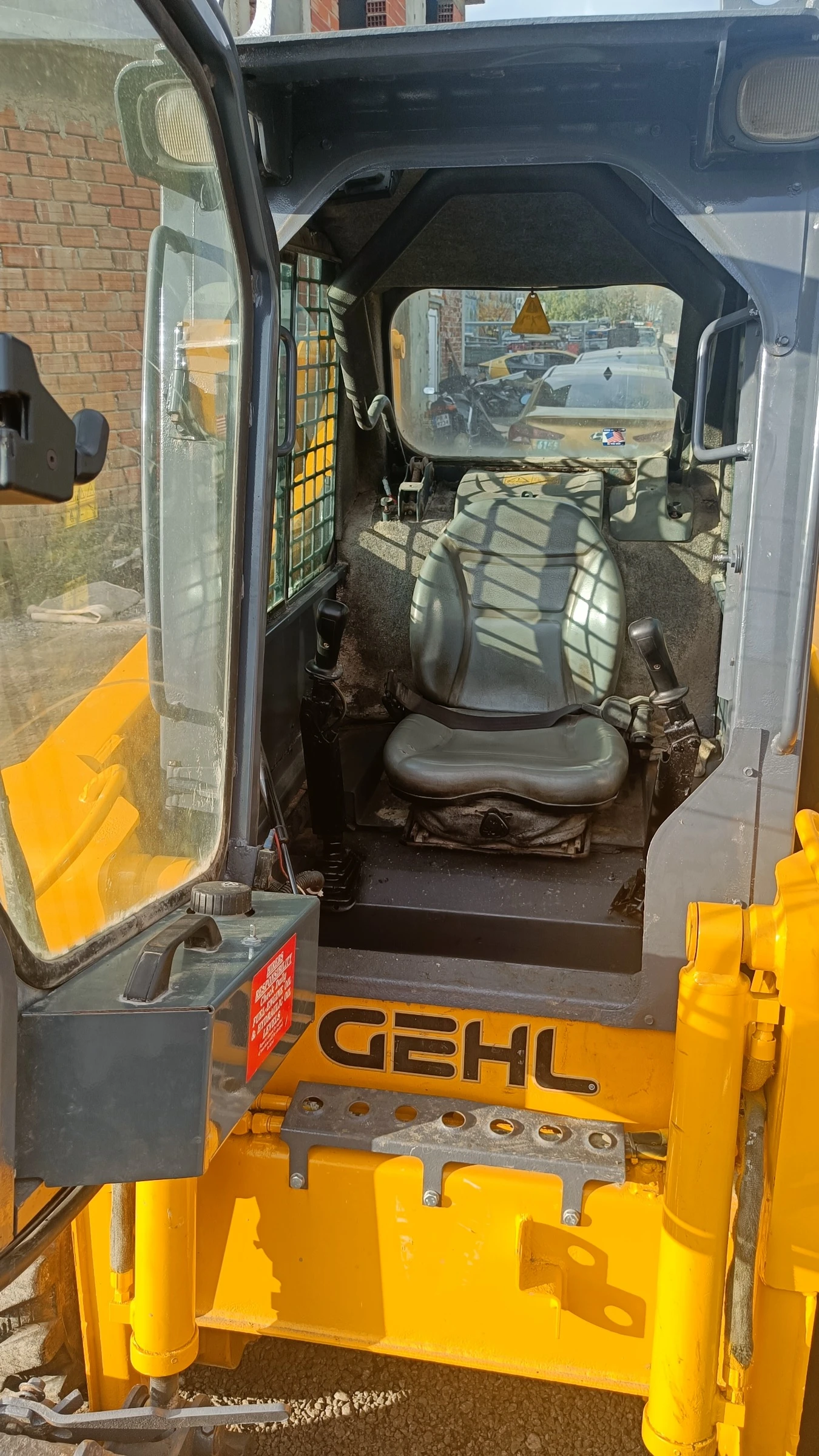 Мини челни товарачи GEHL 5240 - изображение 6