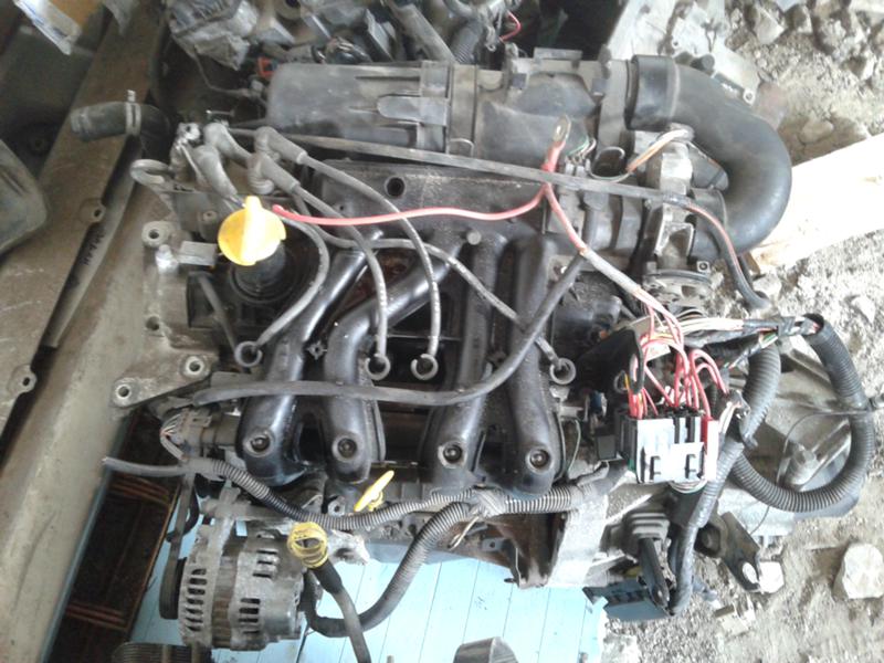Двигател за Renault Clio, снимка 1 - Части - 45746573