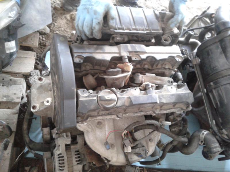 Двигател за Renault Clio, снимка 3 - Части - 45746573