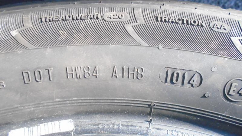 Гуми Зимни 235/50R19, снимка 8 - Гуми и джанти - 22757311