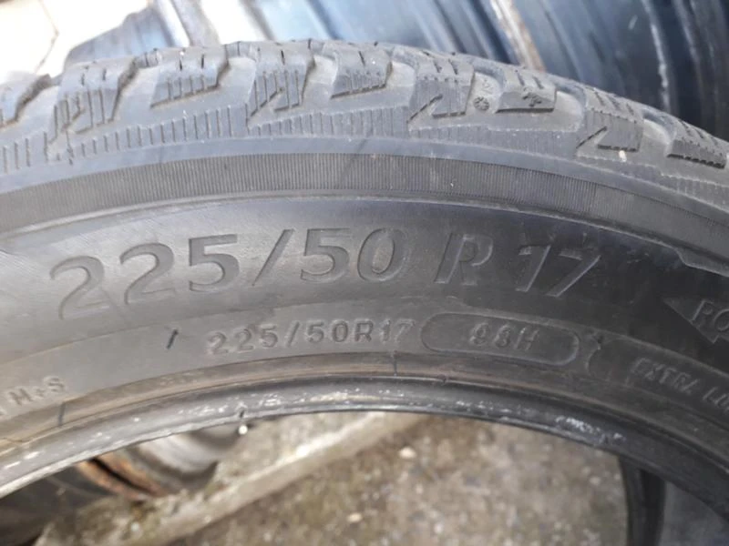 Гуми Зимни 225/50R17, снимка 4 - Гуми и джанти - 23913604