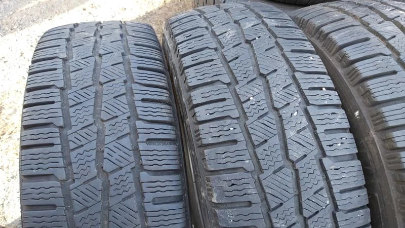 Гуми Зимни 215/65R16, снимка 3 - Гуми и джанти - 27402758