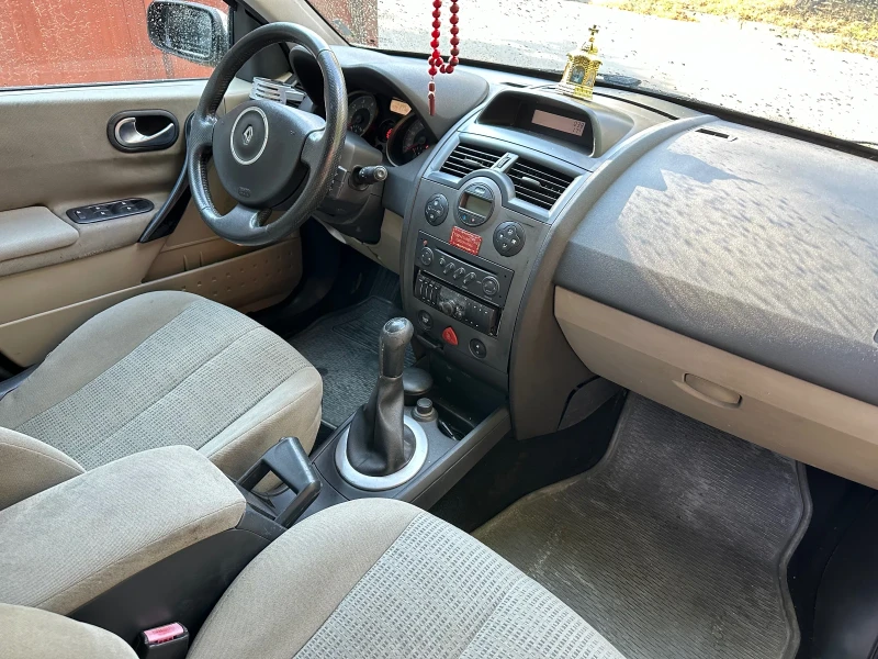 Renault Megane 1.6 фабрична газ, снимка 6 - Автомобили и джипове - 47358413