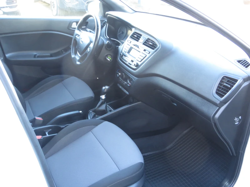 Hyundai I20 1.3 Euro 6b, снимка 14 - Автомобили и джипове - 47445059