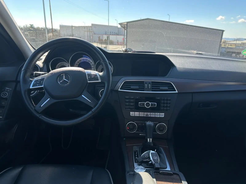 Mercedes-Benz C 220 7G* FULL* Топ състояние, снимка 9 - Автомобили и джипове - 49554559