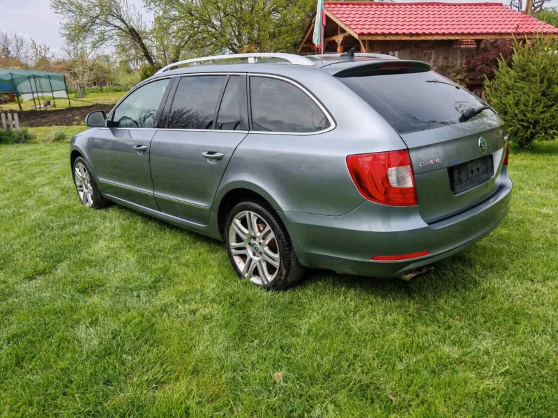 Skoda Superb, снимка 8 - Автомобили и джипове - 51316310