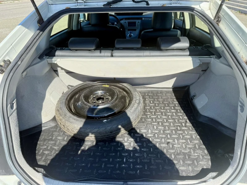 Toyota Prius Plug-in hybrid, снимка 8 - Автомобили и джипове - 52569316