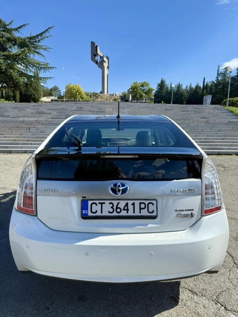 Toyota Prius Plug-in hybrid, снимка 4 - Автомобили и джипове - 52569316