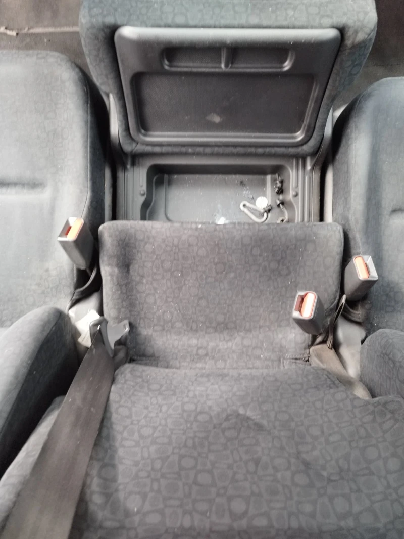 Honda Fr-v, снимка 7 - Автомобили и джипове - 52298129