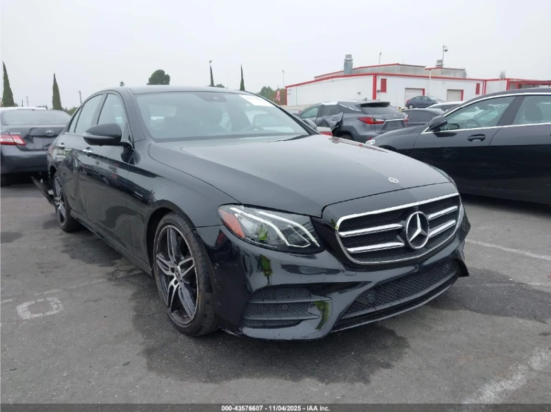 Mercedes-Benz E 300 AMG-PACK* BURMESTER* 360* ПОДГРЕВ, снимка 2 - Автомобили и джипове - 52898715