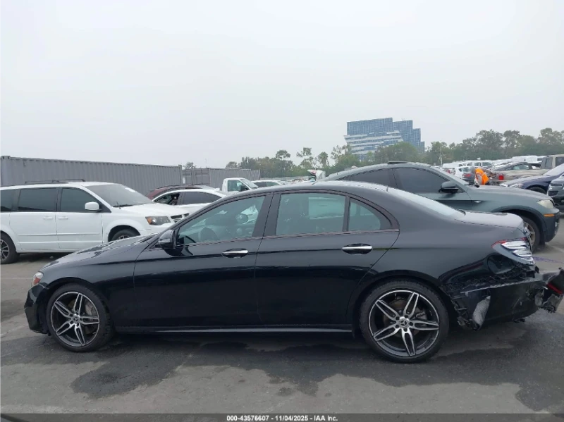 Mercedes-Benz E 300 AMG-PACK* BURMESTER* 360* ПОДГРЕВ, снимка 11 - Автомобили и джипове - 52898715