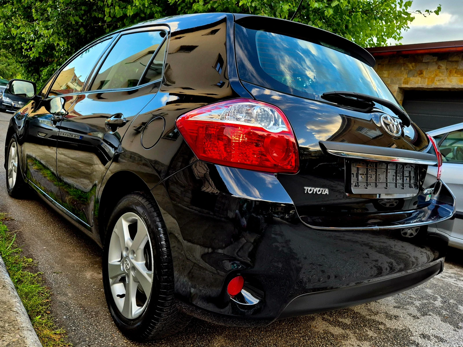 Toyota Auris 1.4d4d-new-facelift-veriga-6speed-japan  - изображение 9