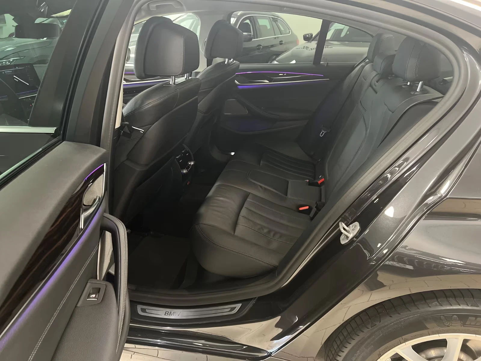 BMW 530 d/xDRIVE/286HP/HUD/LASER/MASSAGE/P&D/D.ASS/575f | Mobile.bg   14