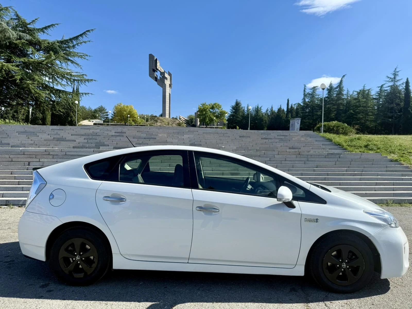 Toyota Prius Plug-in hybrid | Mobile.bg — изображение 2