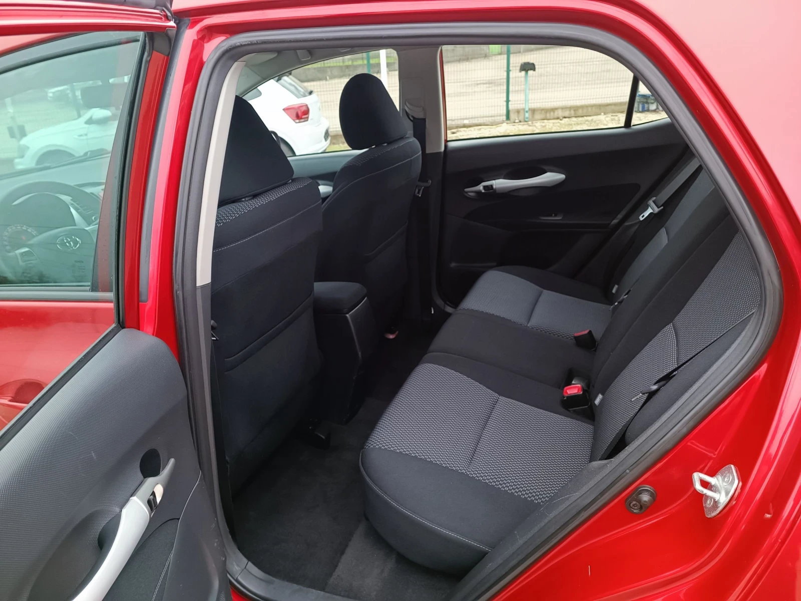 Toyota Auris 1.6i-132��-���������-�����-6��-FACELIFT | Mobile.bg � ����������� 11