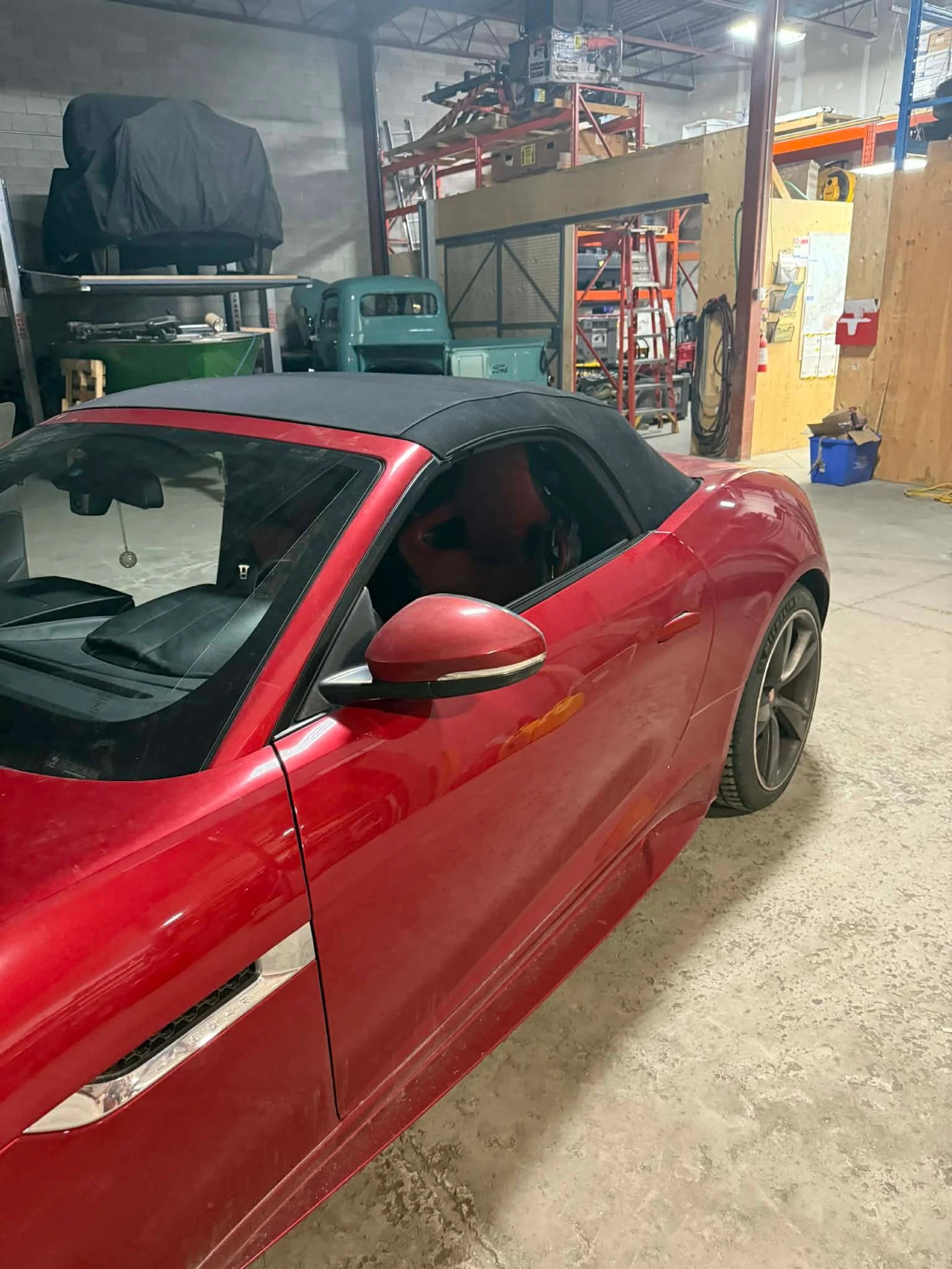 Jaguar F-Type R С РЕГИСТРАЦИЯ & АВТО КРЕДИТ , снимка 2 - Автомобили и джипове - 53977730