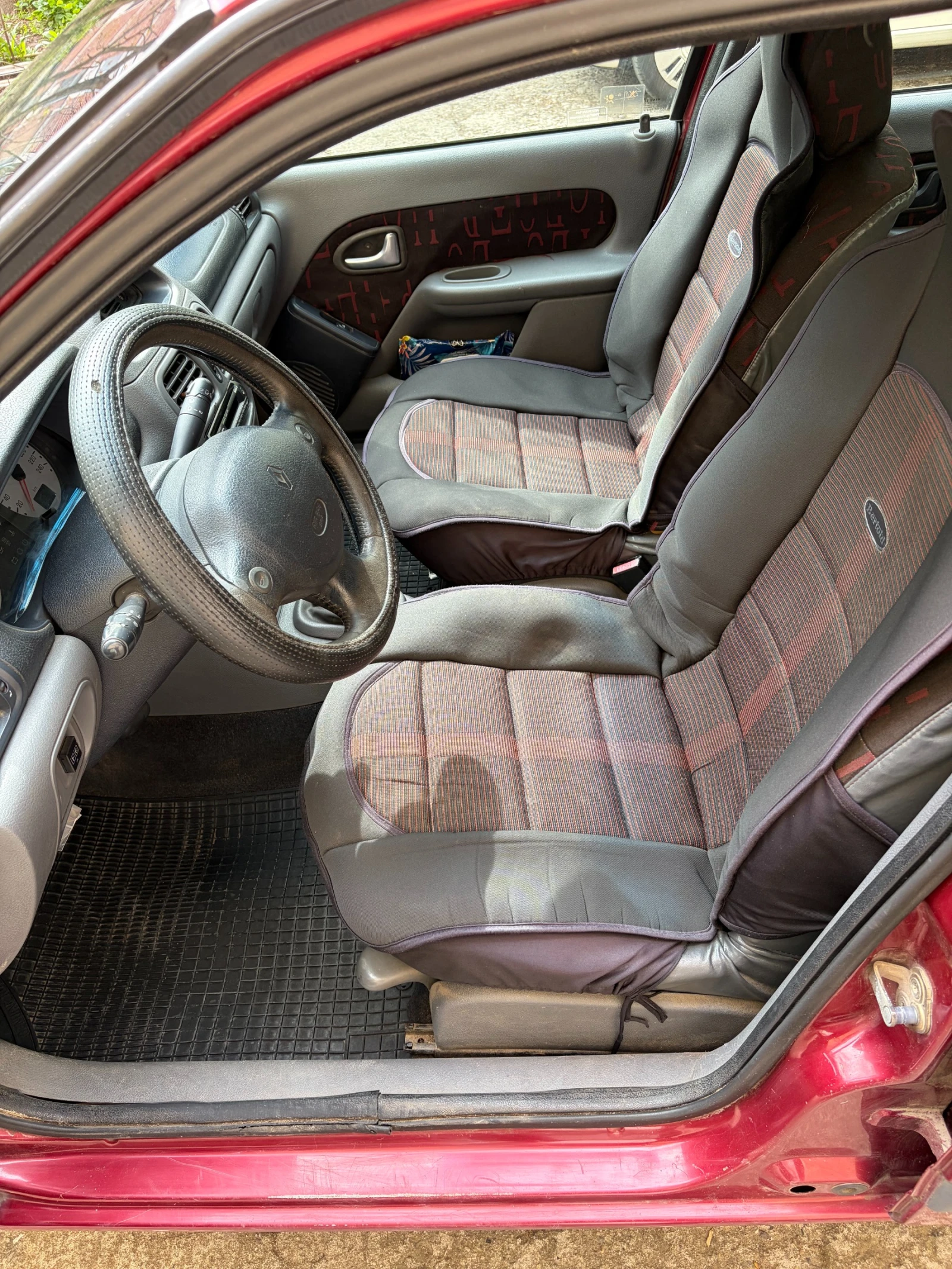 Renault Clio, снимка 10 - Автомобили и джипове - 54478620