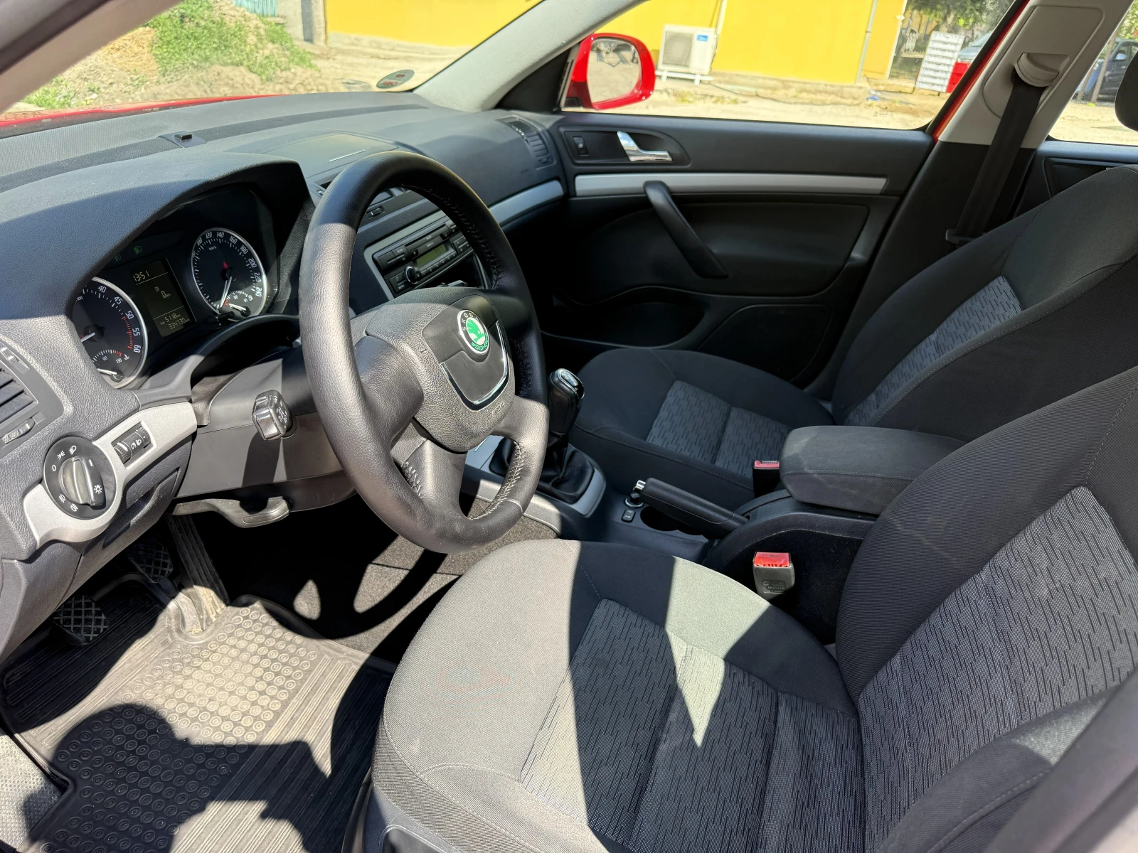 Skoda Octavia 1.6 TDI 105 к.с. ТОП, снимка 9 - Автомобили и джипове - 54610577